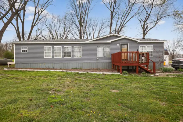 21309 Gambill Lane, Carlyle, IL 62231