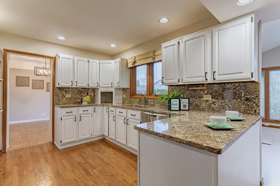 544 Northampton Circle, Elk Grove Village, IL 60007 - #3