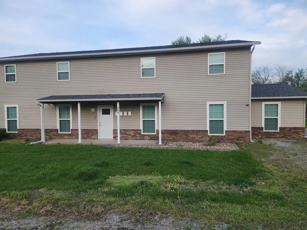 908 S 10th Street, Herrin, IL 62948 - #1