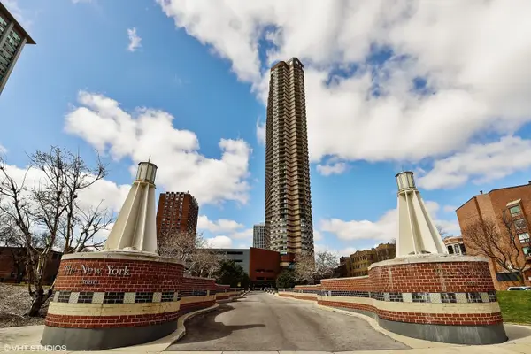 3660 N Lake Shore Drive #1613, Chicago, IL 60613