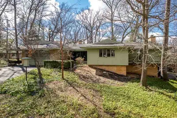 2520 E Chickadee Trail, Rockford, IL 61107