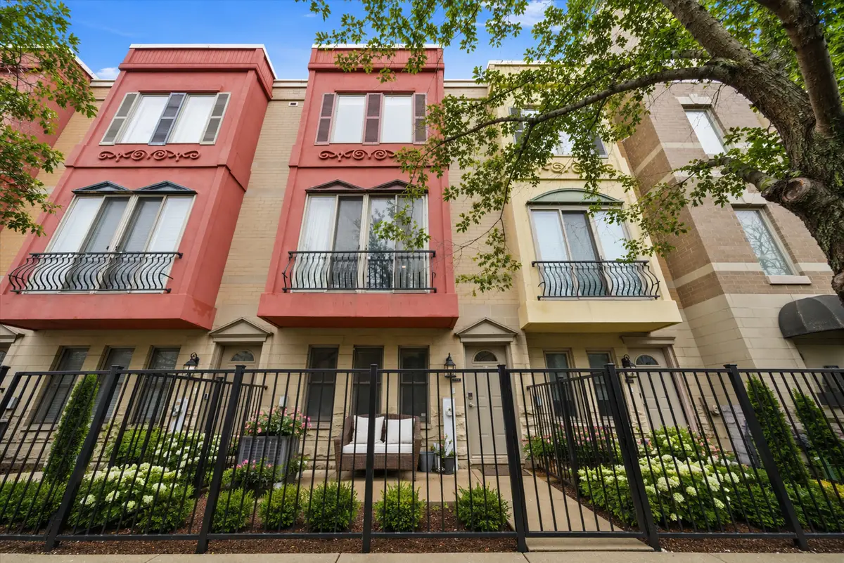 527 N Peoria Street, Chicago, IL 60642 - #1