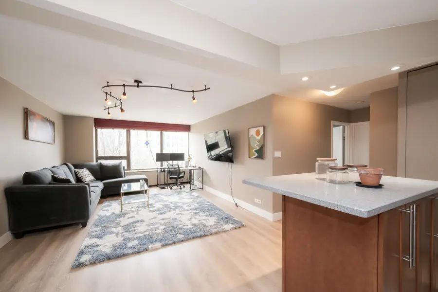 3930 N Pine Grove Avenue #310, Chicago, IL 60613 - #3