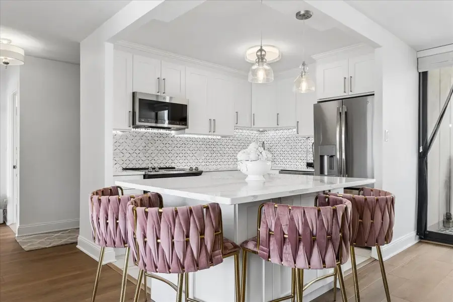 3930 N Pine Grove Avenue #816, Chicago, IL 60613 - #2