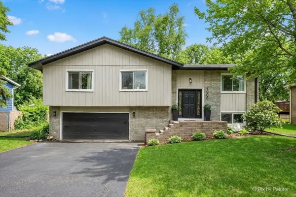 1908 Moore Avenue, St. Charles, IL 60174