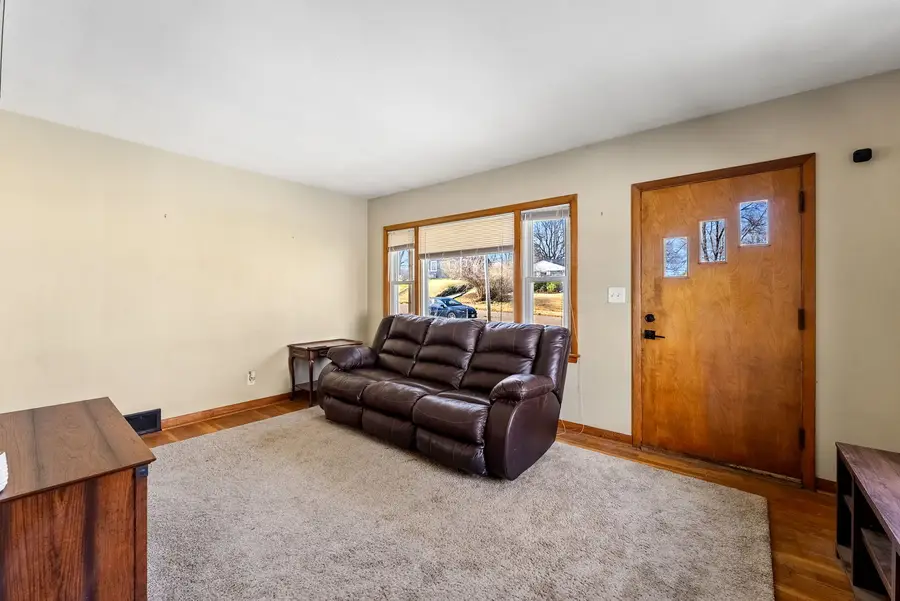 1325 W 38th Street, Davenport, IA 52806 - #3