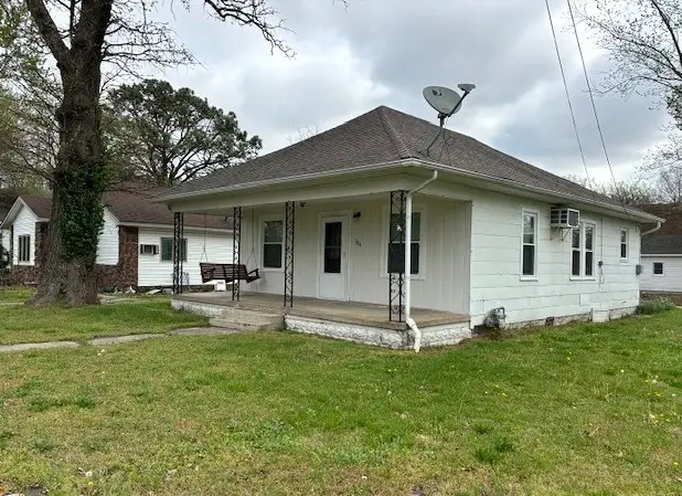 604 N Bush Avenue, Hurst, IL 62949 - #3