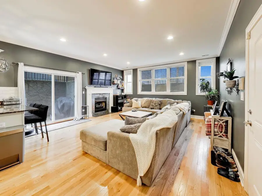 6545 N Sacramento Avenue #1S, Chicago, IL 60645 - #3