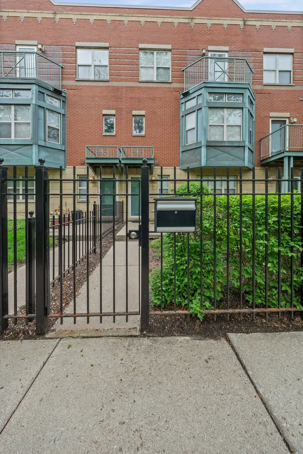 4534 S Woodlawn Avenue #4-11, Chicago, IL 60653
