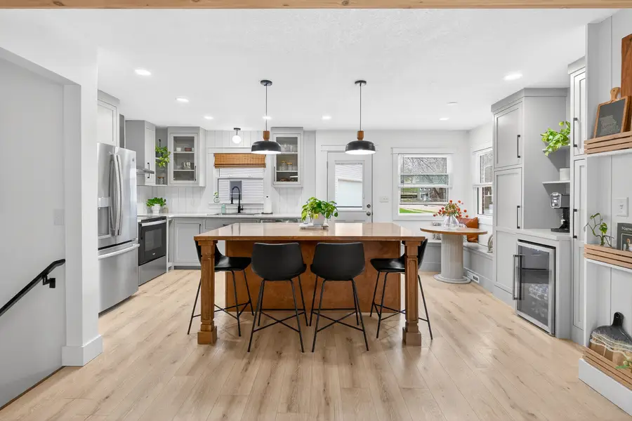 327 30th Avenue N, Clinton, IA 52732 - #2