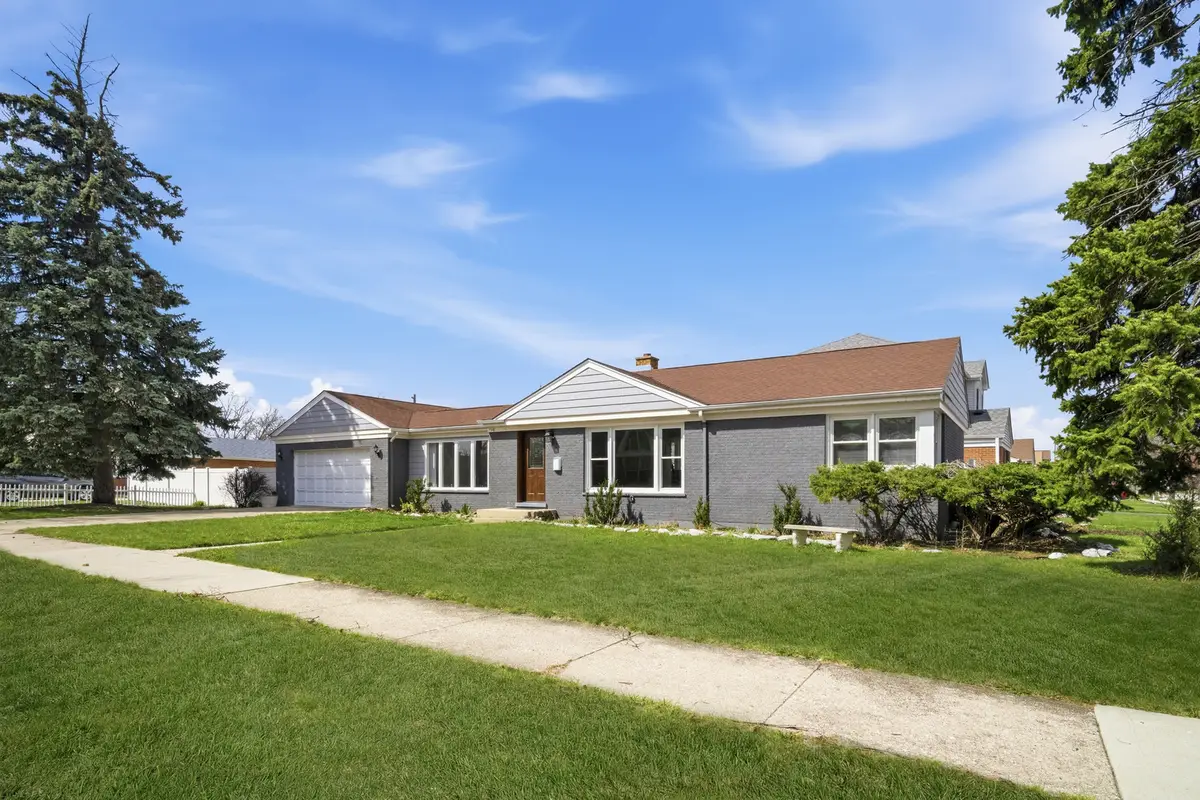 794 E Lincoln Avenue, Des Plaines, IL 60018 - #1