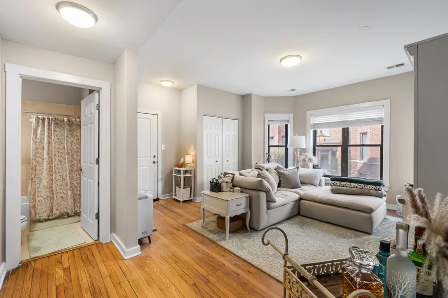 901 W Cornelia Avenue #1N, Chicago, IL 60657 - #2