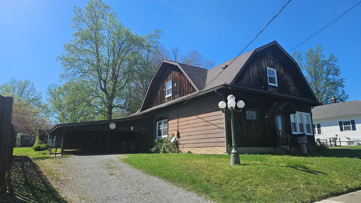 906 Barham Avenue N, Johnston City, IL 62951 - #1