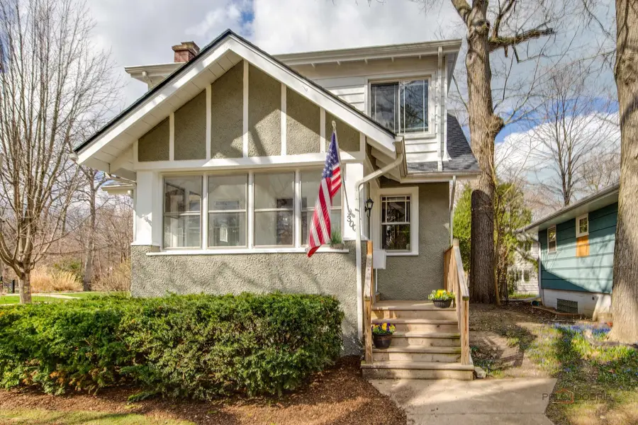 300 E Sheridan Place, Lake Bluff, IL 60044 - #2