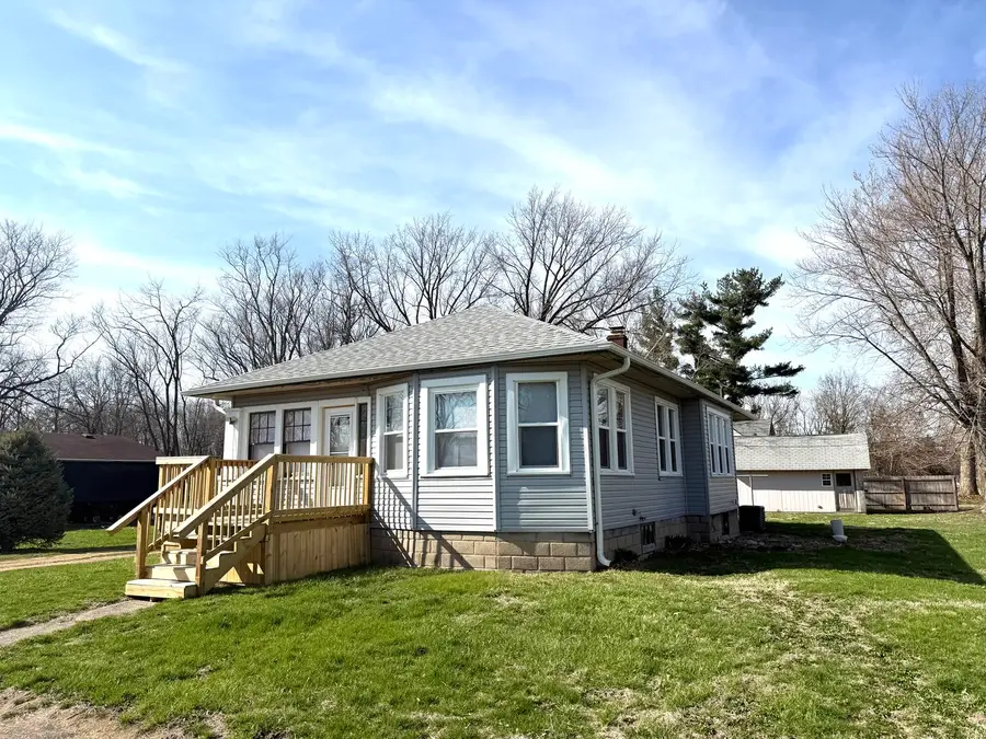 302 W Division Street, Amboy, IL 61310 - #2