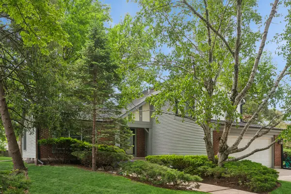499 Highland Grove Drive, Buffalo Grove, IL 60089