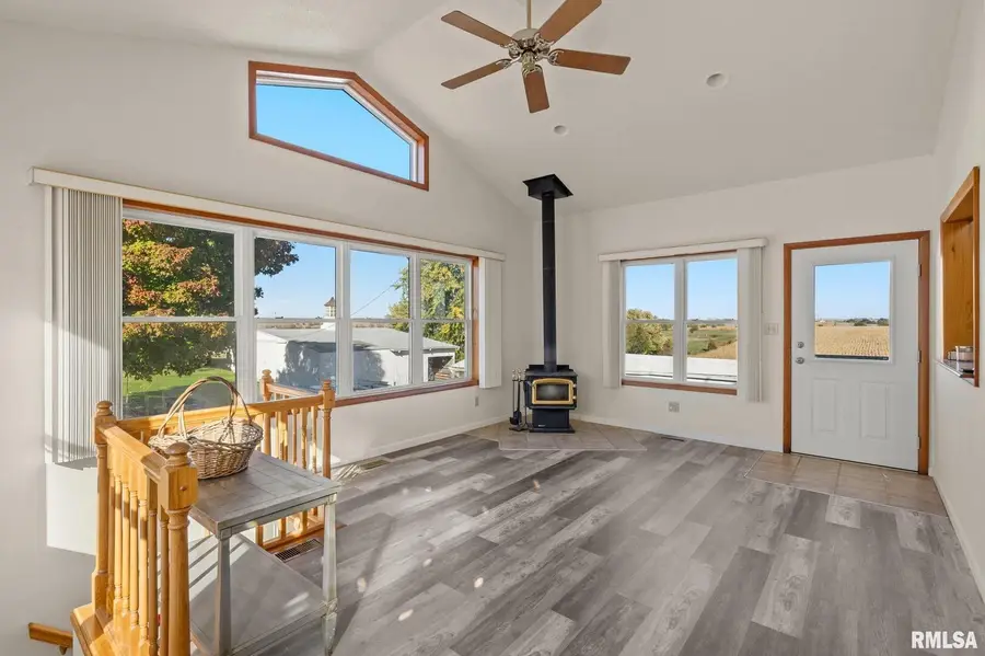 1324 13th Avenue N, Clinton, IA 52732 - #2