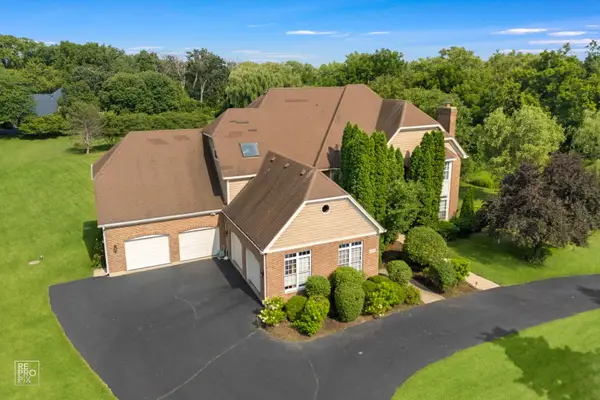 6709 Oakwood Manor Drive, Crystal Lake, IL 60012