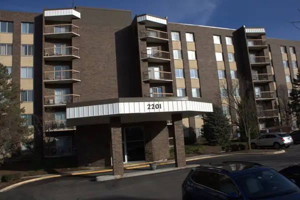 2201 S Grace Street #106, Lombard, IL 60148