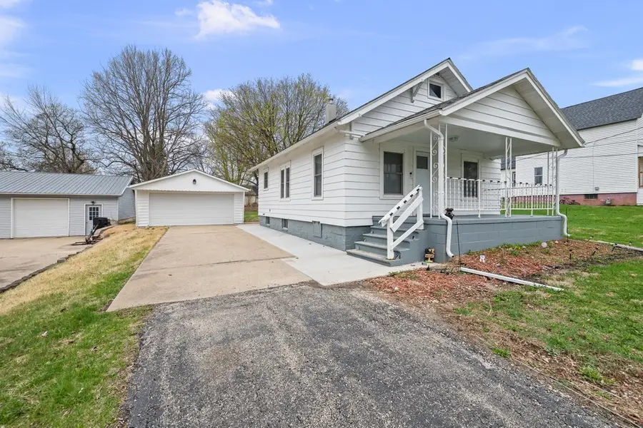 1516 Lake Street, Kewanee, IL 61443 - #3