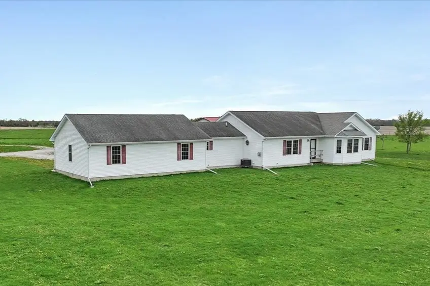 2136 N 34th Road, Ottawa, IL 61350 - #3