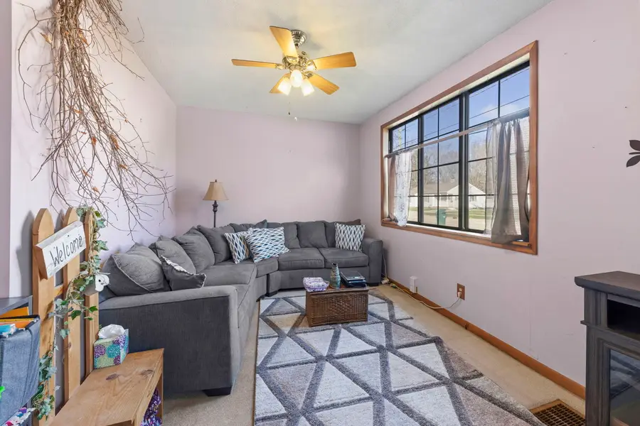 604 S Hugh Street, Plano, IL 60545 - #3