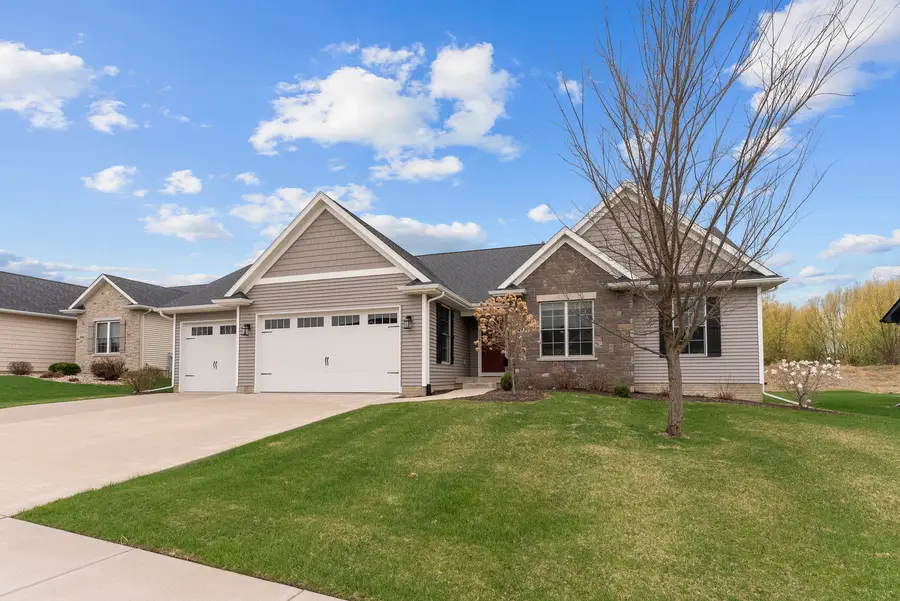 4937 Lakeside Drive, Bettendorf, IA 52722 - #2