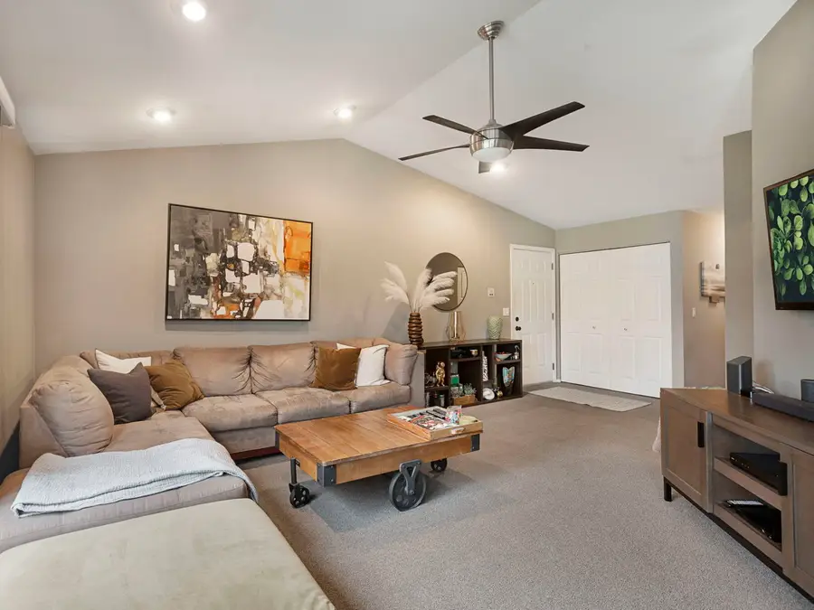 1602 Hadley Court #C2, Wheeling, IL 60090 - #2