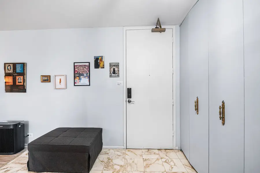 6833 N Kedzie Avenue #1404, Chicago, IL 60645 - #3