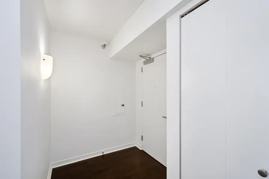 Address Withheld By Seller, Chicago, IL 60611 - #2