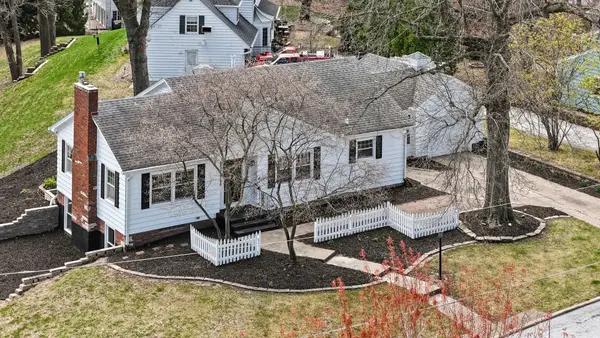 315 Crestline Drive, Bettendorf, IA 52722