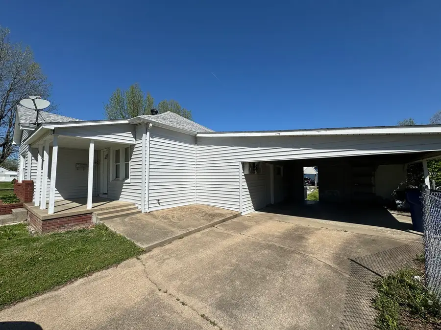 802 S Jefferson Street, West Frankfort, IL 62896 - #3