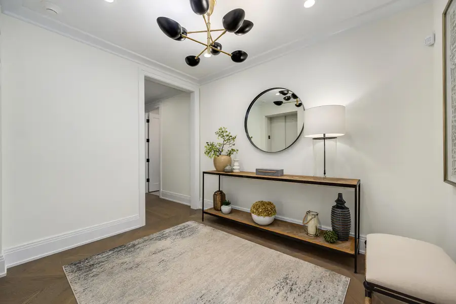 454 W Barry Avenue #3, Chicago, IL 60657 - #3