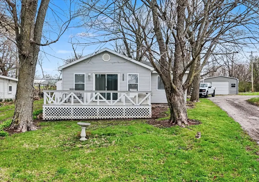 3221 E Lake Paradise Road, Mattoon, IL 61938 - #3