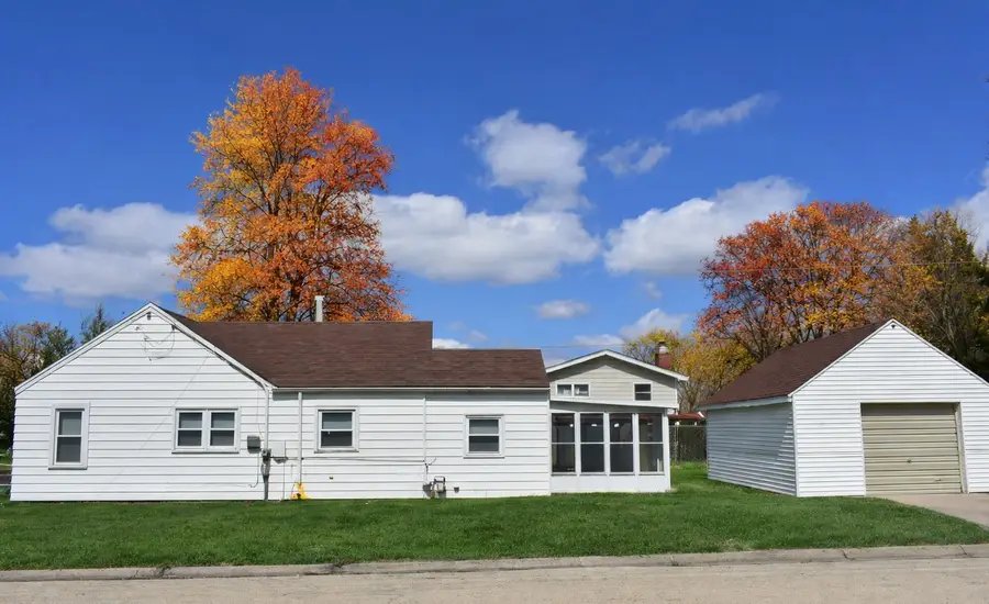 912 W 16th Street, Sterling, IL 61081 - #2