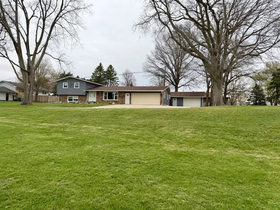 702 S Grant Street, Clinton, IL 61727 - #2