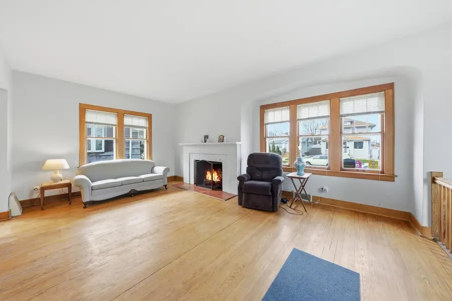 211 Waltham Street, Calumet City, IL 60409 - #3