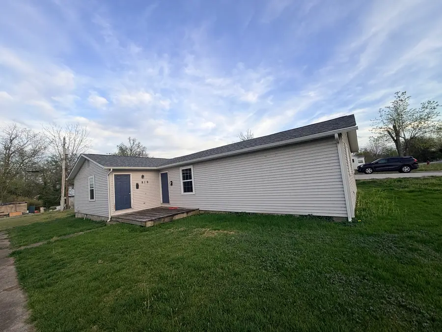 916 S 10th Street, Herrin, IL 62948 - #2