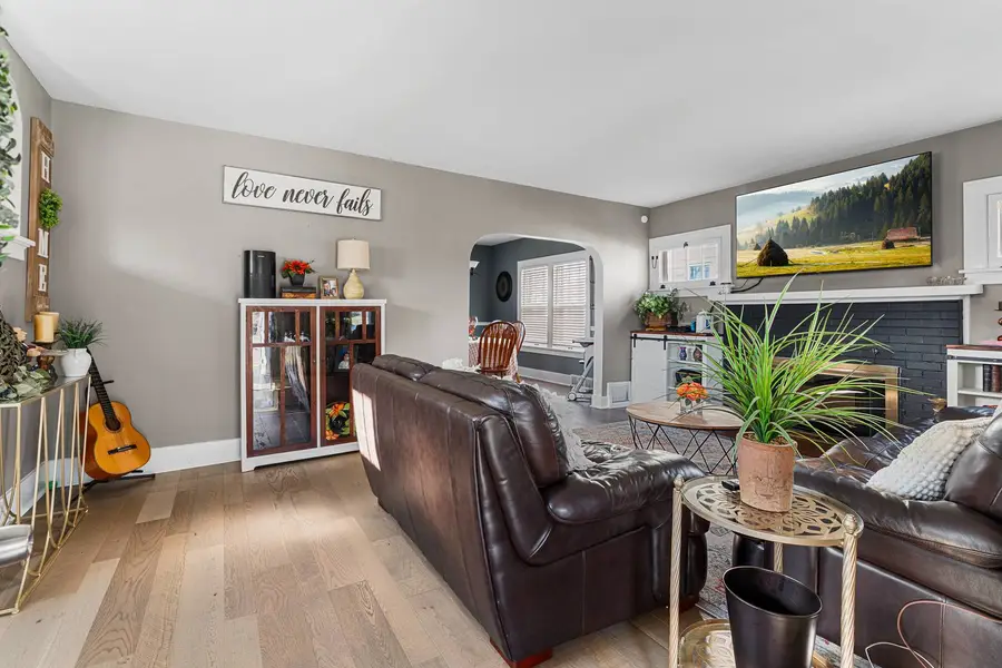 629 W Downer Place, Aurora, IL 60506 - #3