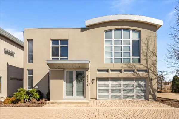 2009 Skyelar Court, Highland Park, IL 60035