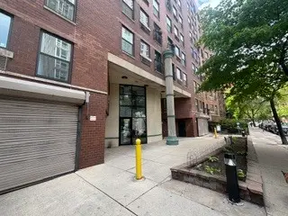 711 W Gordon Terrace #810, Chicago, IL 60613