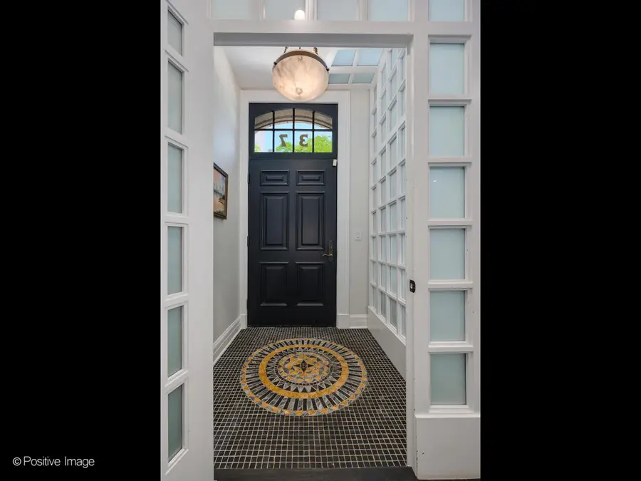 37 E Elm Street, Chicago, IL 60611 - #2