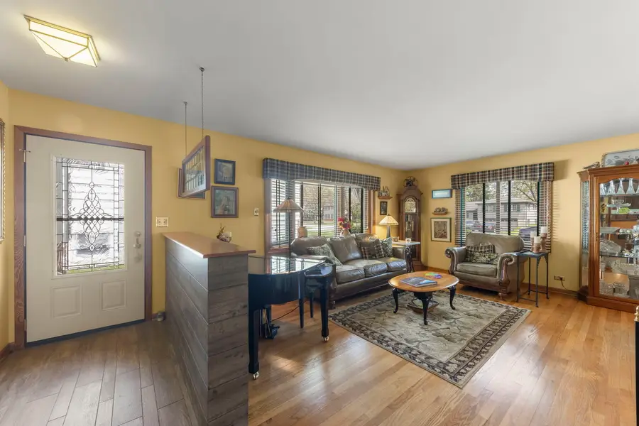 256 S Ellyn Avenue, Glen Ellyn, IL 60137 - #2