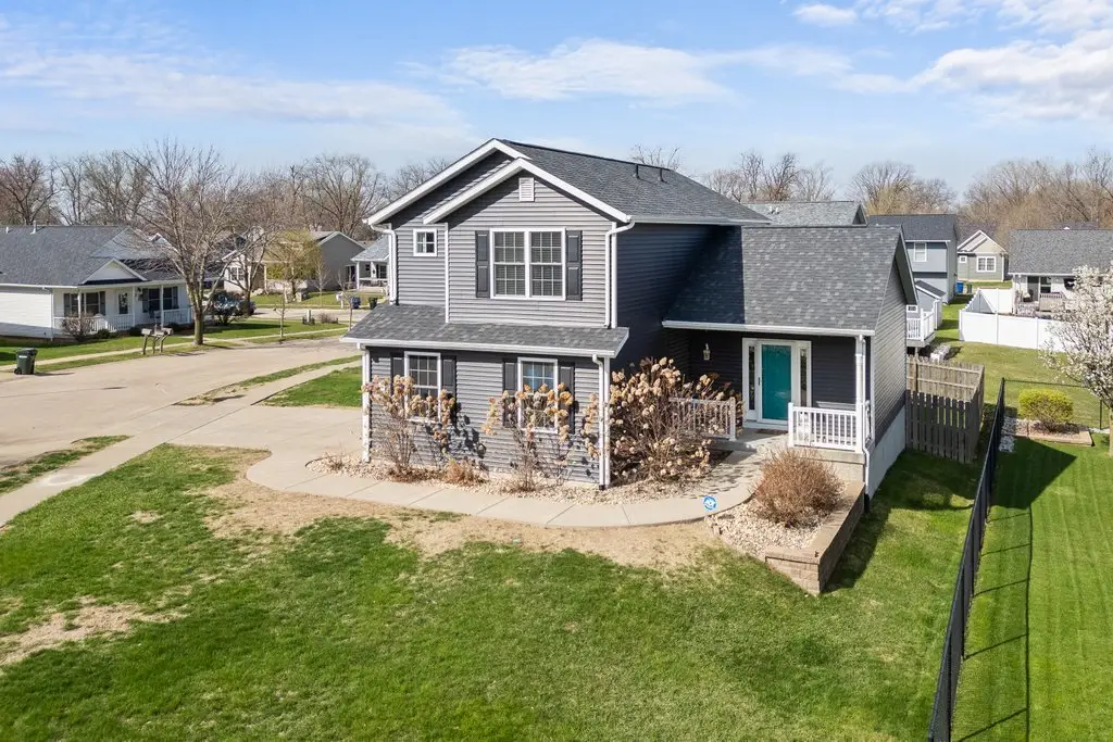 5 W Village Circle, Davenport, IA 52806 - #1