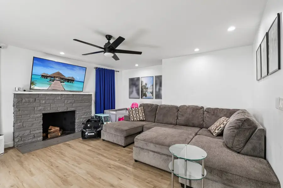 905 S Martin Luther King Jr Avenue, Waukegan, IL 60085 - #2