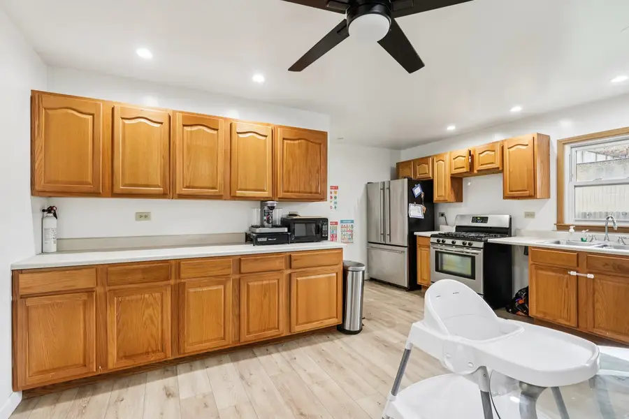 905 S Martin Luther King Jr Avenue, Waukegan, IL 60085 - #3