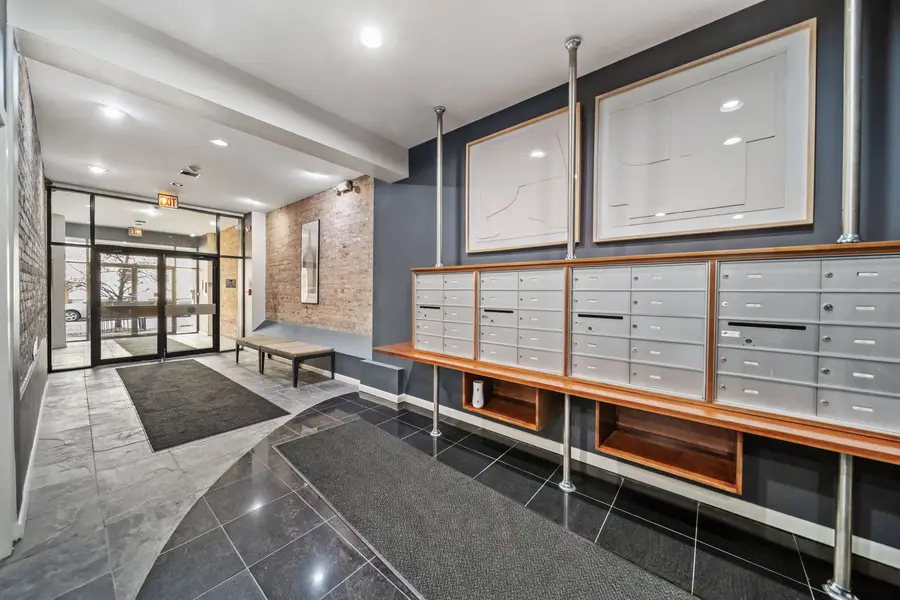 3323 N Paulina Street #3D, Chicago, IL 60657 - #2