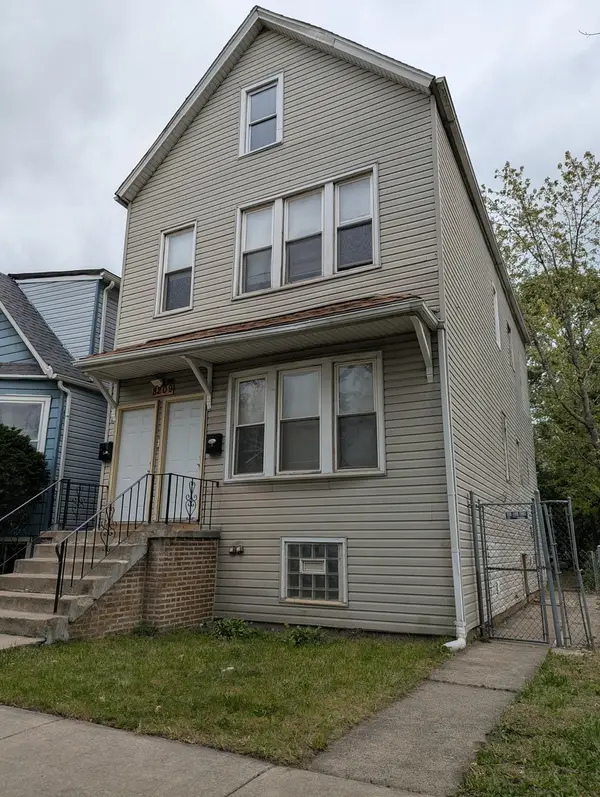 8209 S Coles Avenue, Chicago, IL 60617