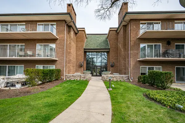 4 Oak Brook Club Drive #G205, Oak Brook, IL 60523
