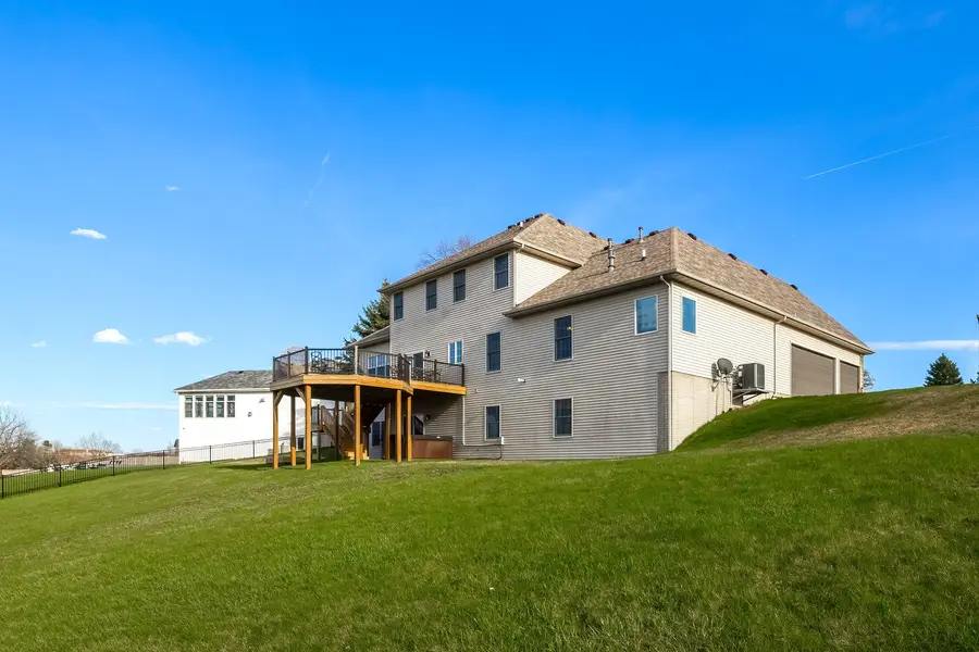 2916 E 45th Court, Davenport, IA 52804 - #3